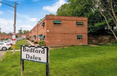 Bedford Condo | 2 BR townhouse, kitchen, bathroom with TV, free WI-FI, washer/dryer, iron, A/C.