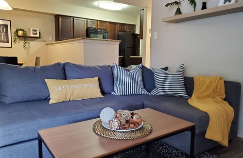 Lombard Condo | 2 BR W/Washer Dryer, Fireplace, Close To It All, Monthly Stays Welcome