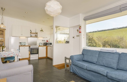 Hope-Cove Cottage | 2 BROOK COTTAGES, pet friendly, country holiday cottage in Hope Cove