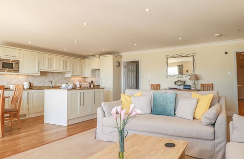 Bigbury-on-Sea Cottage | 2 BURGH ISLAND CAUSEWAY, family friendly, with pool in Bigbury-On-Sea
