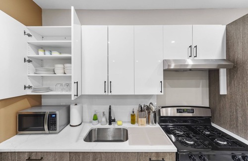 Upper Roseville Apartment | 2 Cali King bds Save on 3Day Close > NY & Train