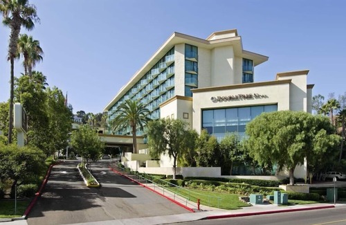 Mission Valley West House | 2 Connecting Suites at a 4⭐️ Hotel