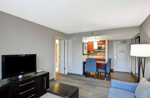Lexington Hotel | 2 Convenient Suites Near Airport | Free Parking | Seasonal Pool | Kitchen