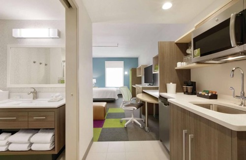 Williamsville Hotel | 2 Convenient Units w/FREE Breakfast, Onsite Pool, Pet-Friendly Property!