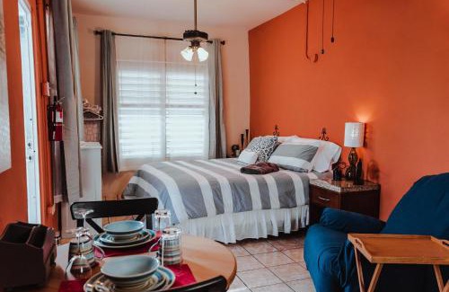 Rio Piedras Apartment | 2 Cozy College Student Room with AC, Wi-Fi, Kitchenette