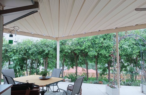 Collingwood Park Villa | 2 cozy single bedrooms, private bathroom, coffee breakfast, near shopping Malls