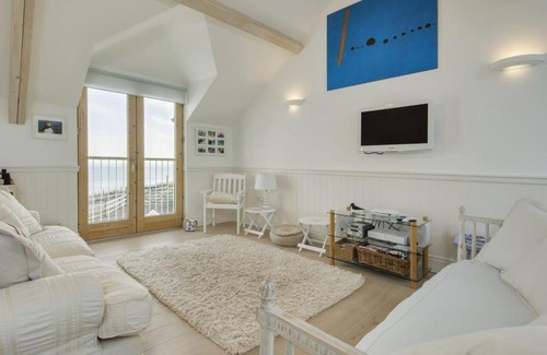 Chillington House | 2 Ella Mews