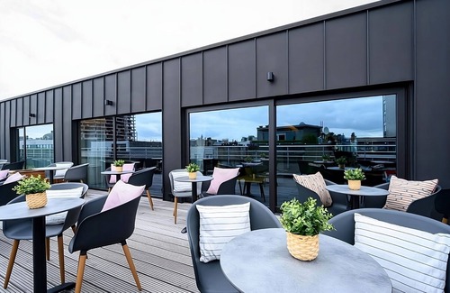 Jewish Quarter Apartment | 2 Family Studios Close to the Museum Aan de Stroom! Covered Parking & Gym!