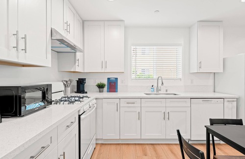 Alhambra House | 2 Floor, 3-bedroom house in awesome Alhambra w/AC, WIFI and Garage Parking