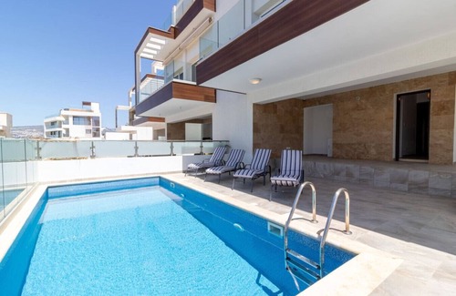 Kissonerga House | 2-floor modern townhouse with a private swimming pool in Chloraka!