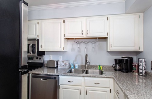 Rutledge Hill Condo | 2 Free Parking Spots! Walk to Nissan Stadium