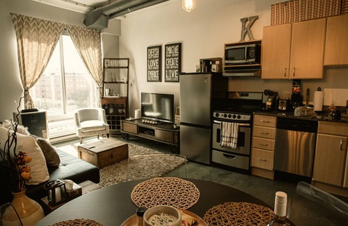 Downtown Edmonton Condo | 2 Full Beds, Free Parking Underground/Heated, 1 Bedroom Condo Downtown Central