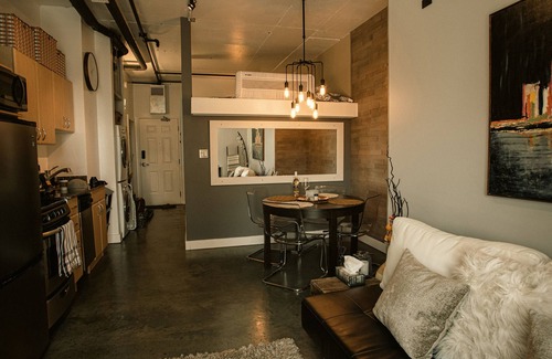 Downtown Edmonton Condo | 2 Full Beds, Free Parking Underground/Heated, 1 Bedroom Condo Downtown Central