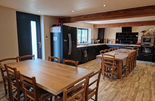 Savigny-Poil-Fol House | 2 Gites 20 Couchages 2 Piscines 2 spa Chauffés Sécurisés Entièrement Privés