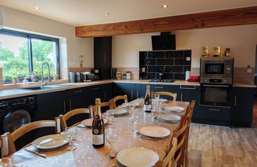 Savigny-Poil-Fol House | 2 Gites 20 Couchages 2 Piscines 2 spa Chauffés Sécurisés Entièrement Privés