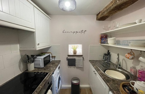 Sleaford Cottage | 2 Guests - Pet Friendly Stone Cottage in Sleaford