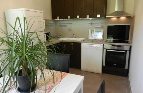 Saint-Saturnin-les-Avignon Apartment | 2 independent apartments on the ground floor