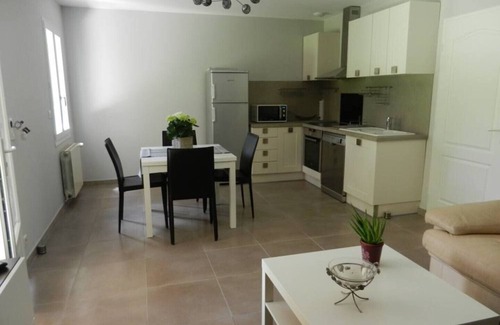 Saint-Saturnin-les-Avignon Apartment | 2 independent apartments on the ground floor