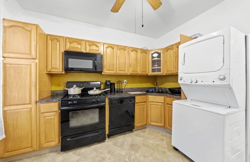 Constable Hook House | 2 King Beds! 1 min to NYC Train