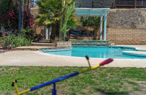Estates at Canyon Crest House | 2 king beds, near UCR, pool & arcade.