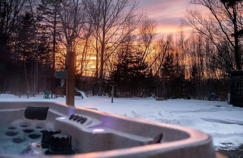 West Hants Apartment | 2 King Beds, Ski Martock, OnTree, Wineries, Hot Tub