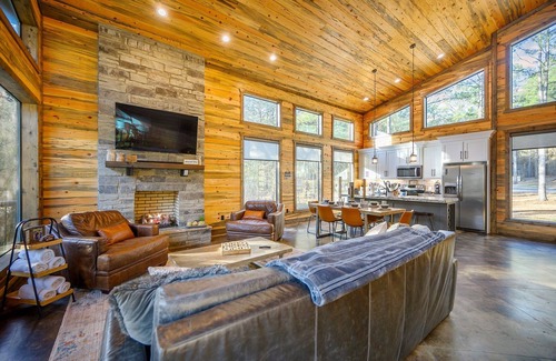 Hochatown Cabin | 2 King Suites | Playset, Hot Tub & Games