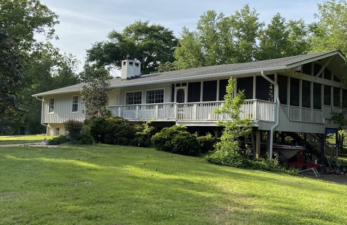 Ridgeland House | 2 Kings Private Retreat Close to Shopping and Restaurants