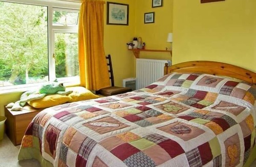 Llanbrynmair Cottage | 2 LLAWRCOED ISAF, pet friendly, with open fire in Llanbrynmair