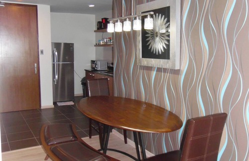Lapu-Lapu Condo | 2 Lux. 2BR-condos next door total 4BR - B-2 pools - beach amazing seaviews