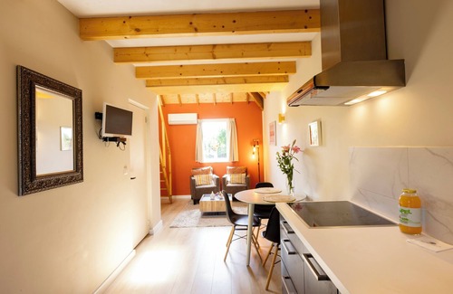 Stadsdam Apartment | 2 luxury holiday cottages in the beautiful Maximapark in Utrecht, Free parking