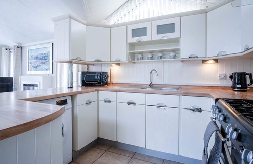 Llanddowror Apartment | 2 Manor Lodge - 2 Bedroom Lodge - Pendine