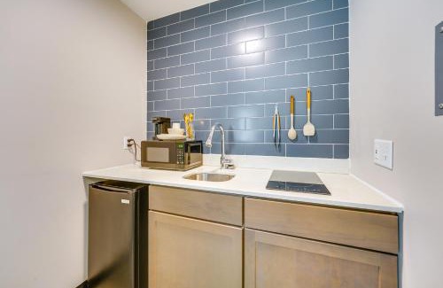 Port Huron Apartment | 2 Mi to Downtown Port Huron Sleek Studio Apt