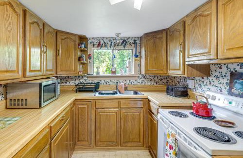 Fayetteville House | 2 Mi to Hiking Trails Cozy Fayetteville Cottage!