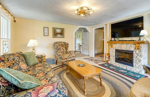 Fayetteville House | 2 Mi to Hiking Trails Cozy Fayetteville Cottage!