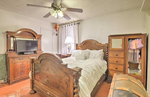West Arlington House | 2 Mi to Lake Arlington Spacious Escape with Deck