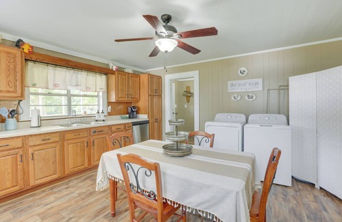 Lineville House | 2 Mi to Lake: Lineville Farmhouse w/Fire Pit