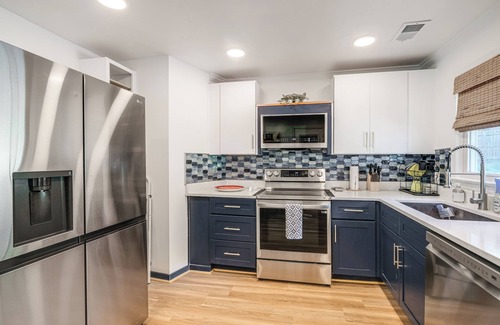 Woodbridge House | 2 Mi to Potomac Mills: Modern Home in Woodbridge