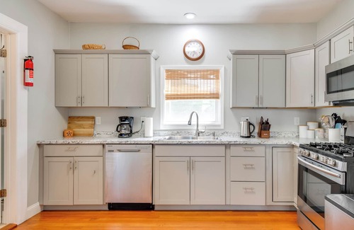 Scranton House | 2 Mi to Steamtown NHS: Family Home w/Backyard!