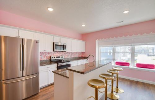 Bettendorf House | 2 Mi to TBK Bank Sports Complex Townhome with Patio