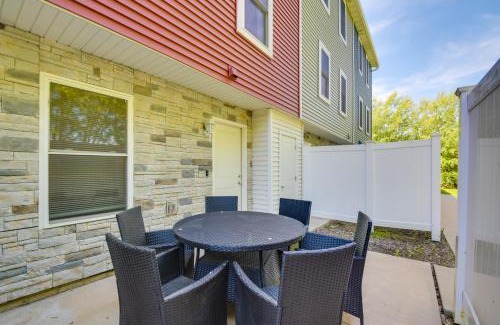 Bettendorf House | 2 Mi to TBK Bank Sports Complex Townhome with Patio