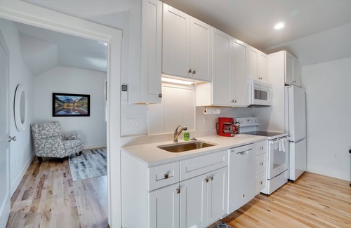 Castle Rock House | 2 Mi to Town: Castle Rock Retreat w/Fireplace!