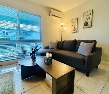 Lauderdale-by-the-Sea Apartment | 2 min walk to beach & free parking Lauderdale 21-2