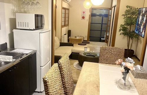 Kita House | 2-minute walk from Tenjinbashisuji Rokuchome Station! A house with a rooftop terrace 2 min. from Tenma Izakaya district 10 min. from Umeda 15 min. from Namba Max. 13 persons