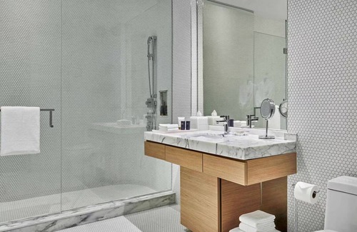 Brickell Hotel | 2 Modern Queen Rooms | SLS LUX w/Rooftop Pool, Tennis & Fine Dining
