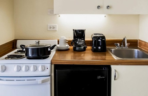 Waikiki Hotel | 2 Pet-Friendly One King with Kitchen Near Island Adventures