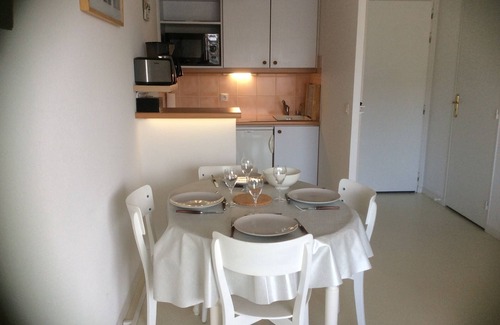 Cabourg Apartment | 2 Pieces 150m de la mer Avec Parking et Wifi