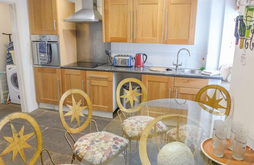 Blackwell in the Peak Cottage | 2 PRIMITIVE MEWS, pet friendly, with open fire in Chelmorton