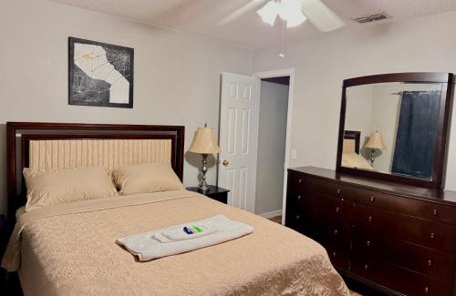 Winter Garden House | 2 private rooms in a quiet neighborhood can book up to 4 people