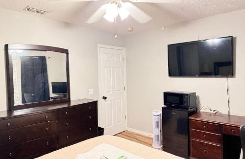 Winter Garden House | 2 private rooms in a quiet neighborhood can book up to 4 people