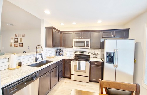 Owensboro House | 2 Queen beds + 2 Full Bathrooms Kitchen + Laundry Room + Patio